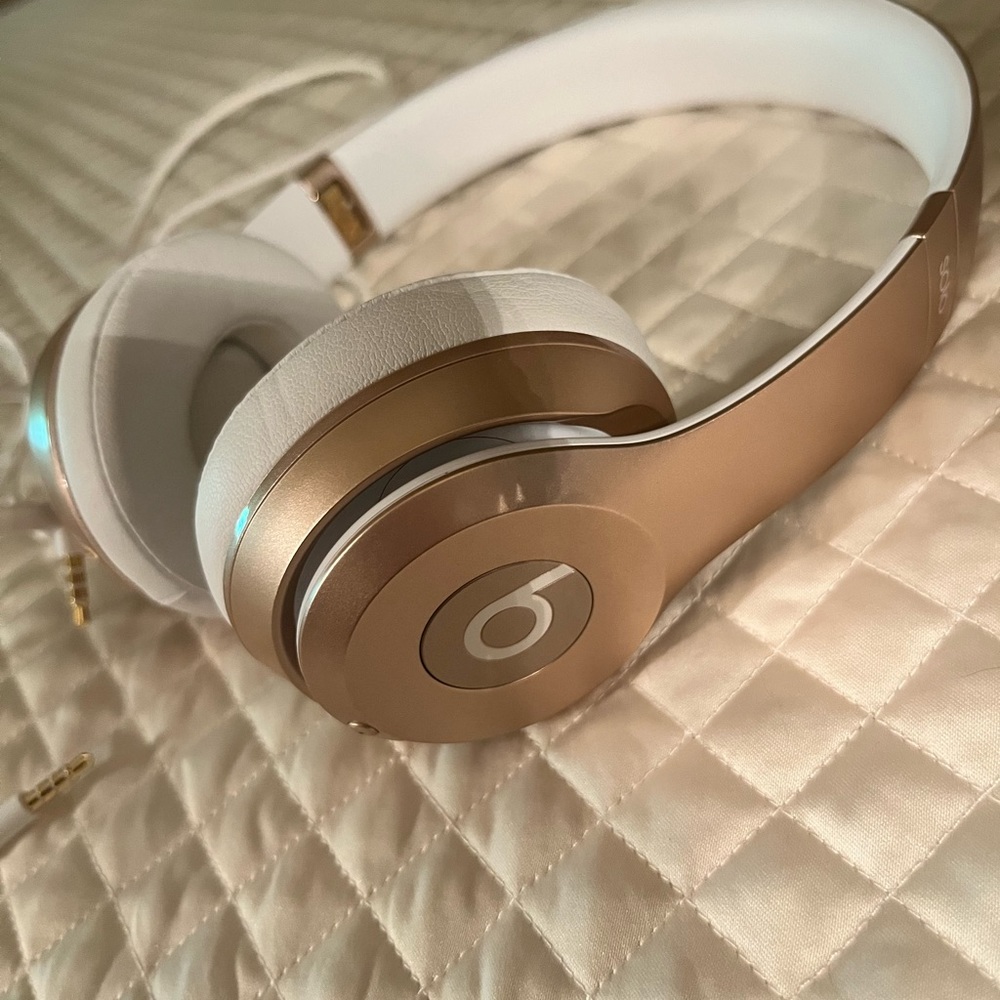Beats by Dre Solo Wireless Headphones